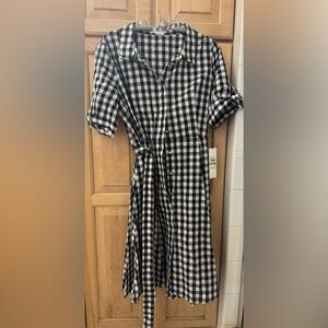 Calvin Klein Black and White Checkered Dress. NWT. Button up dress & tie waist